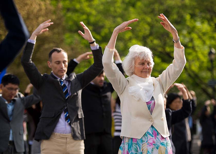 Image for article France: Tianti Bookstore Holds First Introductory Falun Dafa Class