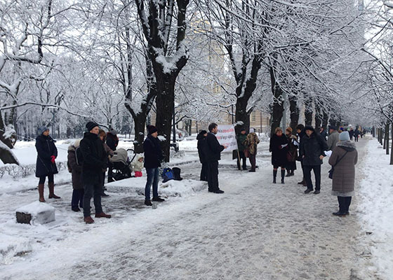 Image for article Practitioners in Latvia Raise Awareness of Persecution of Falun Gong