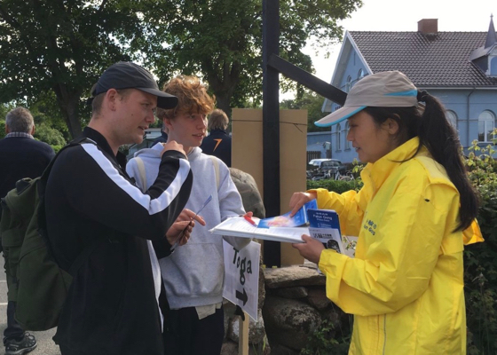 Image for article Bornholm, Denmark: Falun Gong Welcomed at Folkemødet