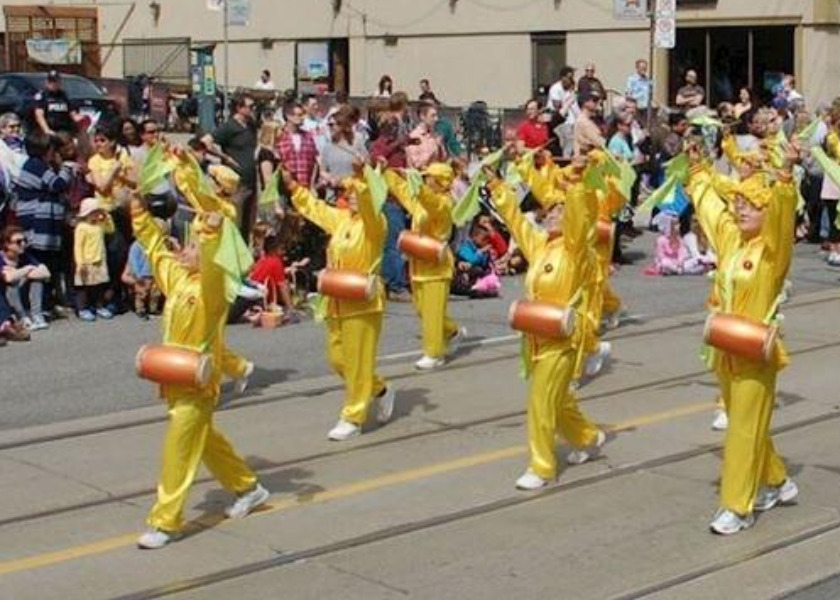 Image for article Toronto: Falun Dafa Group Performs in Easter Parade